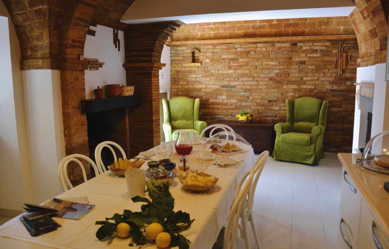 Palazzo signorile di oltre 520 mq fronte Cattedrale ad Atri Città darte Extérieur photo