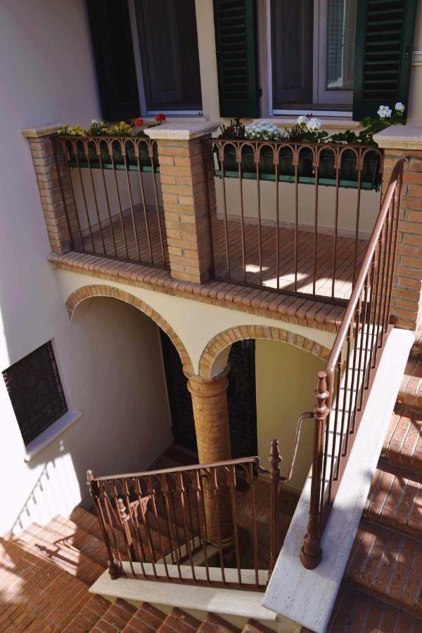 Palazzo signorile di oltre 520 mq fronte Cattedrale ad Atri Città darte Extérieur photo